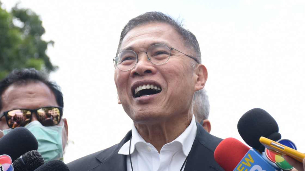 วัฒนา มาศาลฟังคำพิพากษา "ทุจริตบ้านเอื้ออาทร" มั่นใจในความบริสุทธิ์ 