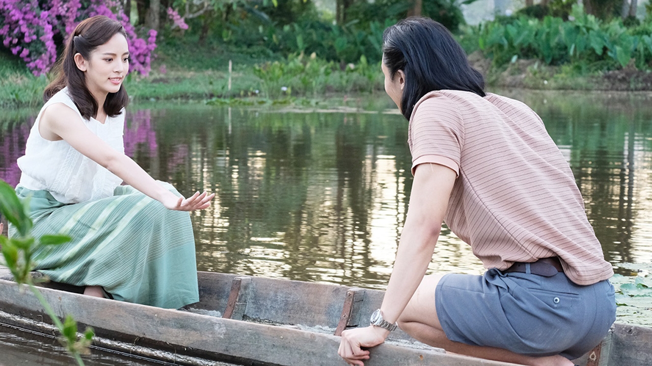 “ณิชา” หลอนร่วงตกน้ำ เกาะ “ไอซ์” หนึบ ซีนหวานกลางบึงบัว ใน "วาสนารัก"