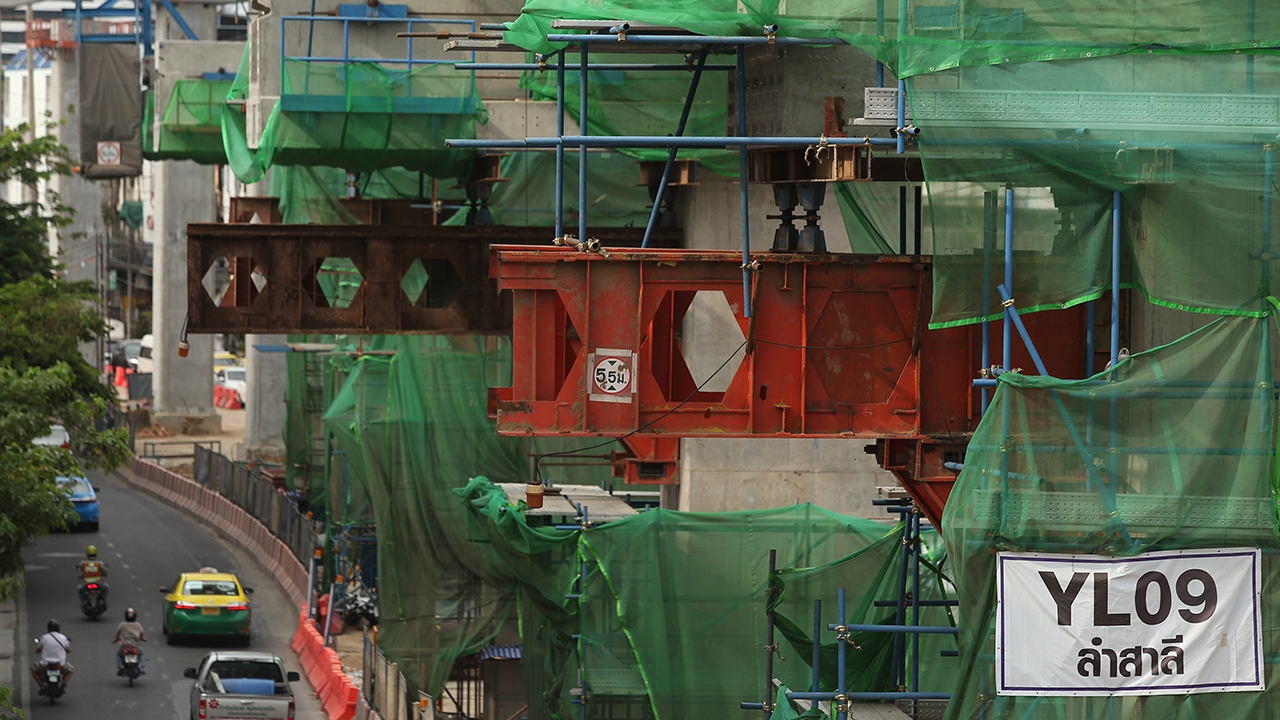 ปิดเบี่ยงจราจร (ชั่วคราว) ศรีนครินทร์ วางรางแยกลำสาลี