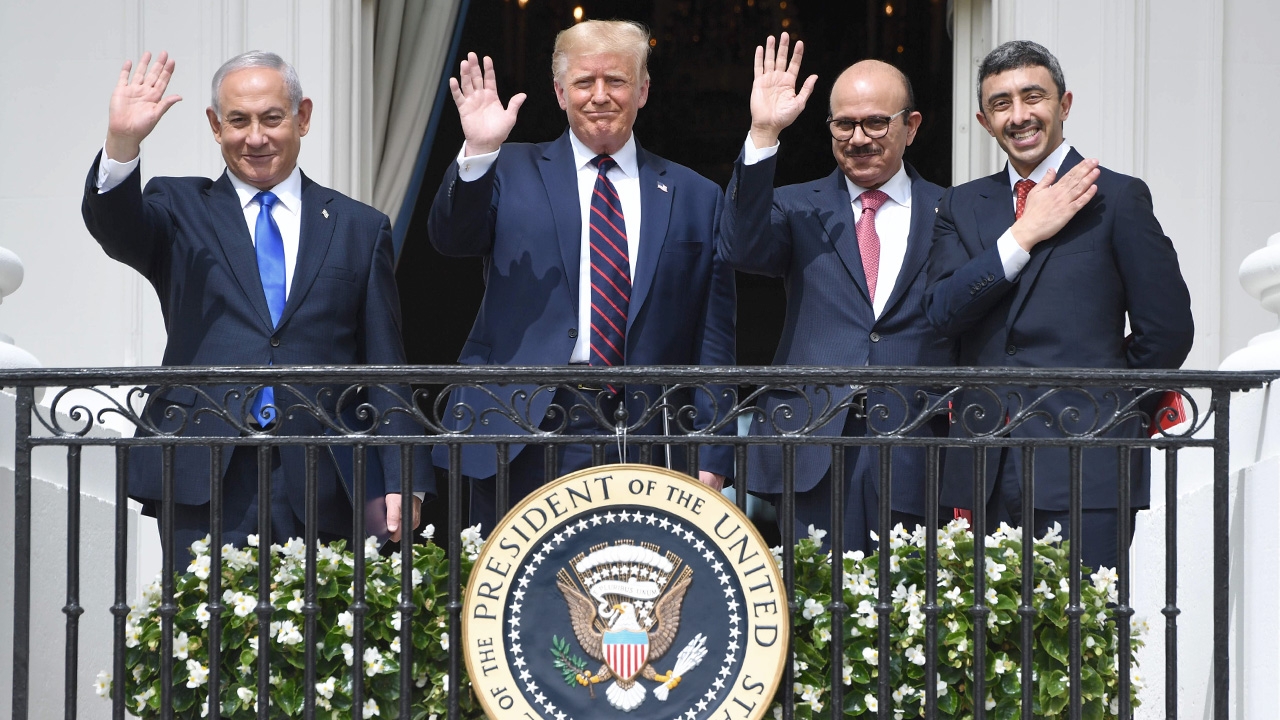 ผู้นำอิสราเอล รมต.ยูเออี-บาห์เรน ลงนามข้อตกลงฟื้นสัมพันธ์ ที่ทำเนียบขาว