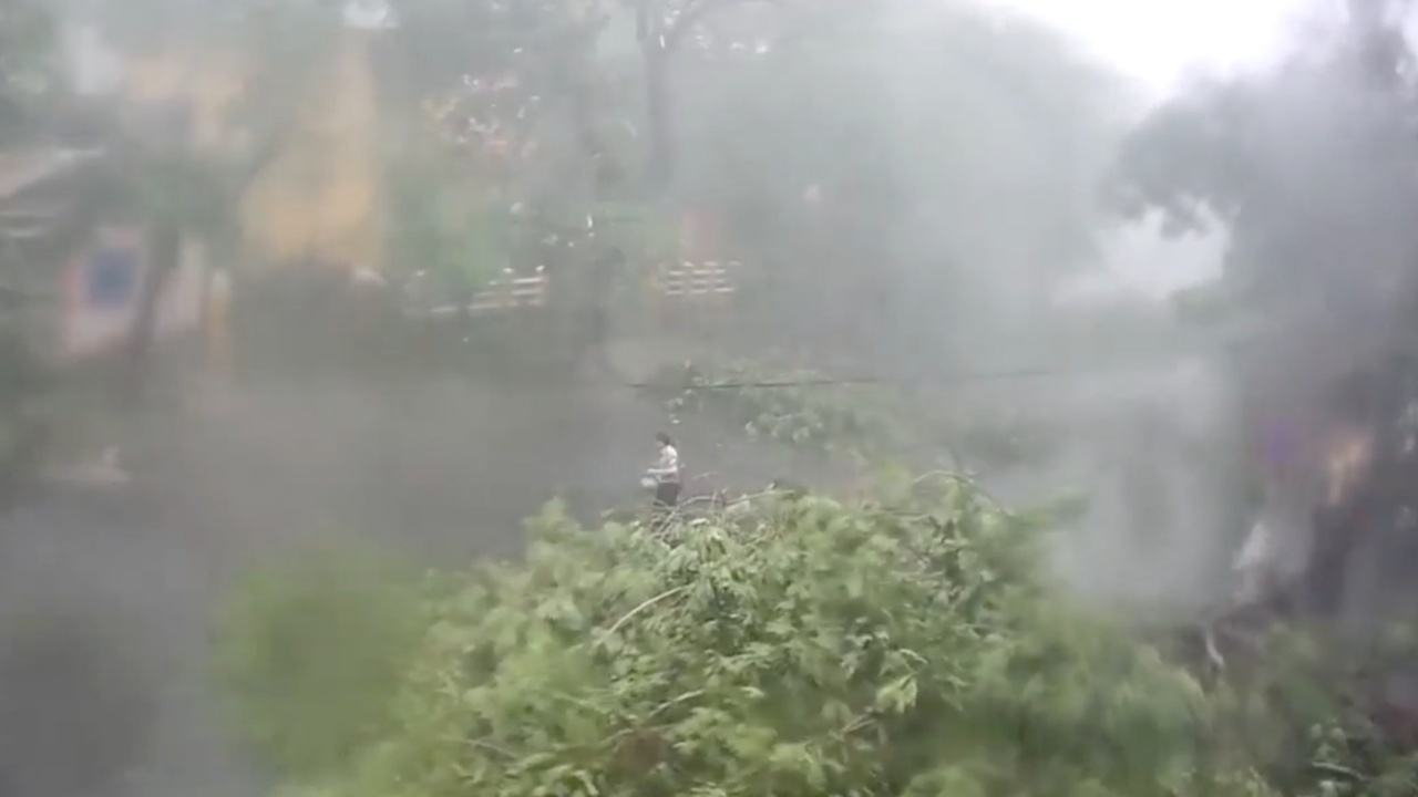 พายุโนอึล แผลงฤทธิ์ เวียดนาม สังเวยแล้ว 1 ศพ ก่อนมุ่งหน้าถล่มลาว-ไทย