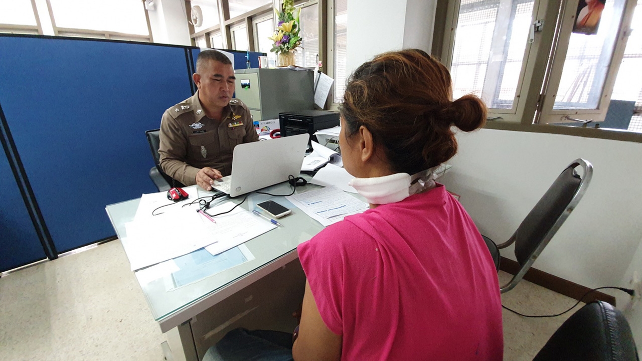 ตร.เลยจ่อฝากขังสาวแทงคนข้างห้องดับพรุ่งนี้ เผยปมเหตุโมโหถูกหาว่าขายตัว