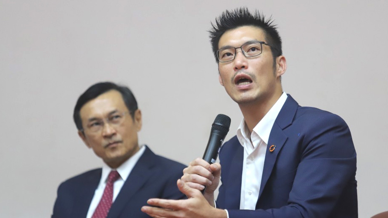 ธนาธร ปัดชักใยม็อบ อัดนายกฯ หลอกลวง ยัน โควิด-ศก.-การเมืองแก้พร้อมกันได้