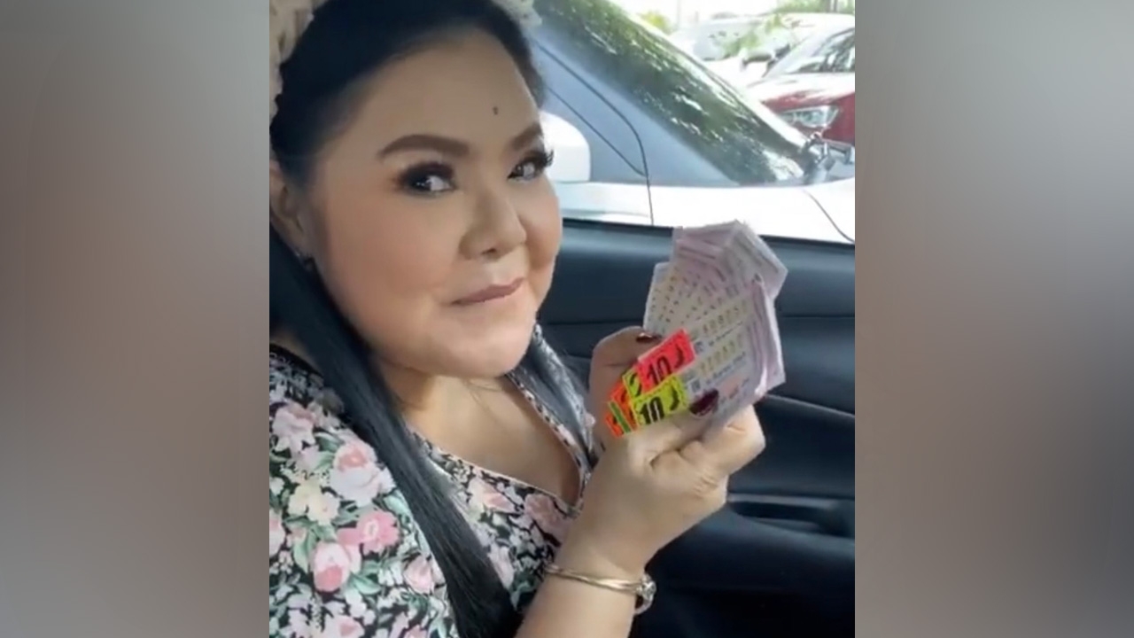 ฮาย อาภาพร ดวงเฮง ถูกลอตเตอรี่ล้นมือ ได้เงินครึ่งล้าน (คลิป)