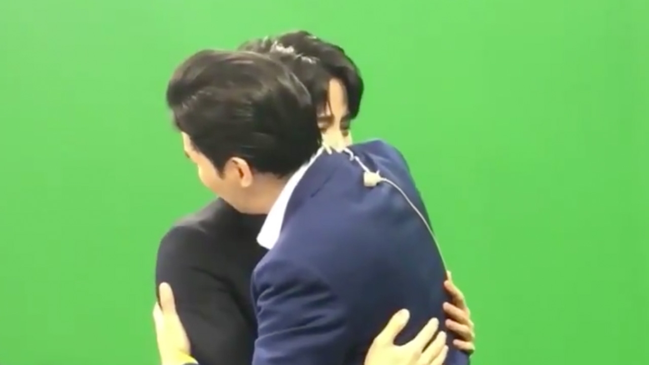 หนุ่ม กรรชัย กอดให้กำลังใจ ไมค์ พิรัชต์ ร้องไห้จนตัวโยน เจอปัญหาเดียวกัน