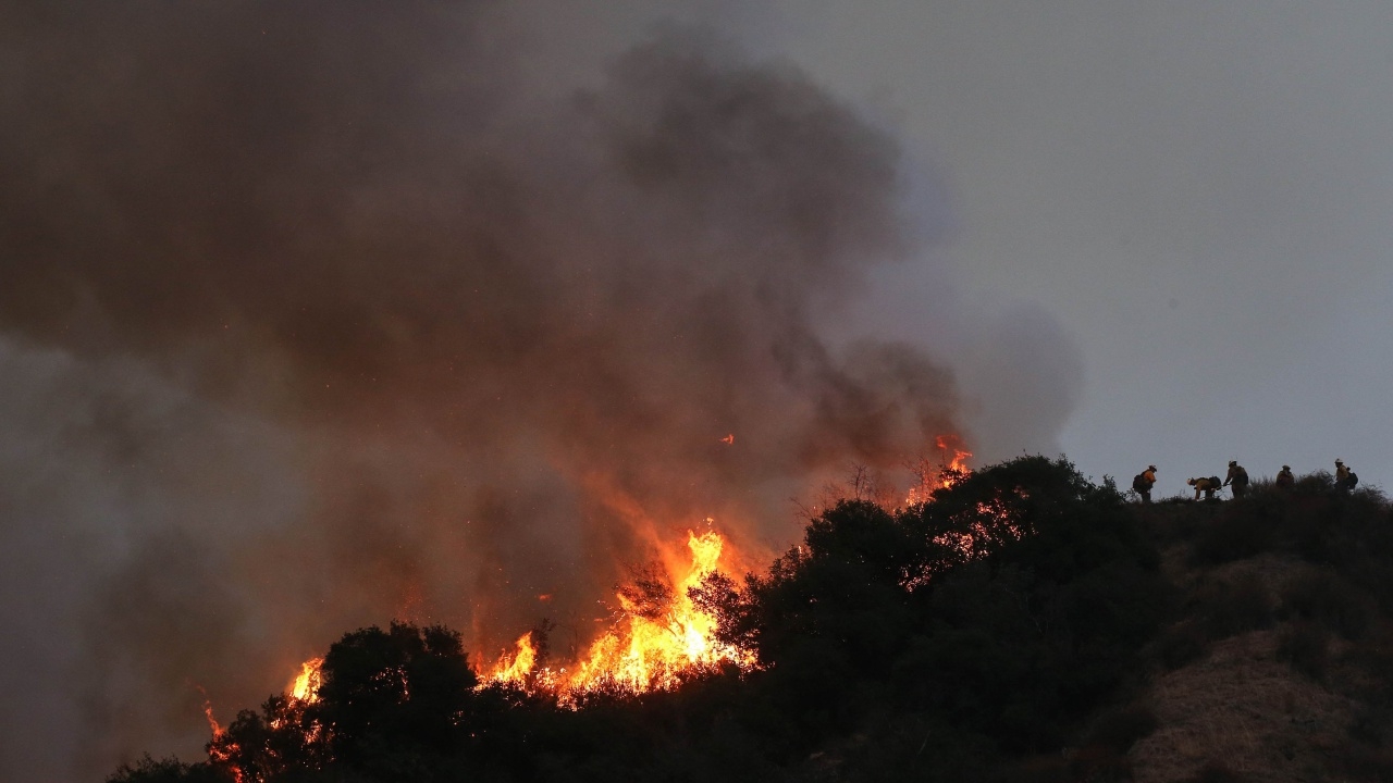 ผู้ป่วยทางเดินหายใจล้น รพ. ผลกระทบจากควันไฟป่าสหรัฐฯ