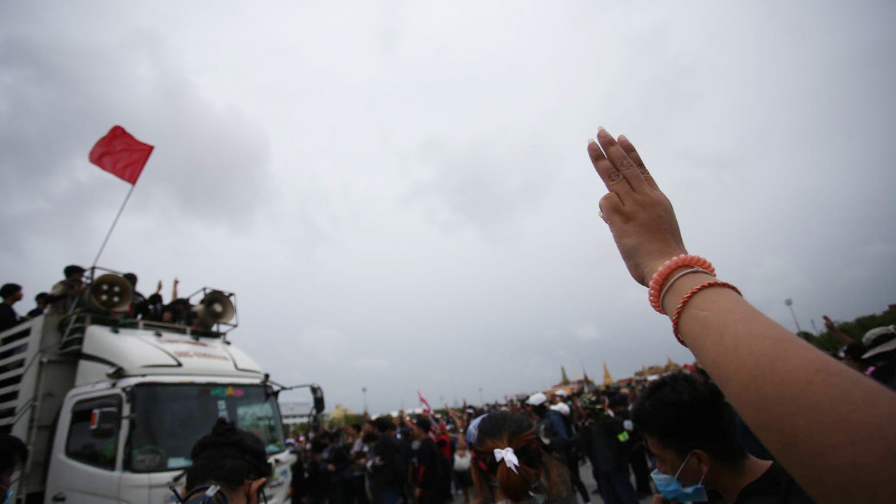 ประมวลภาพ รอบท้องสนามหลวง หลังแกนนำประกาศยุติการชุมนุม