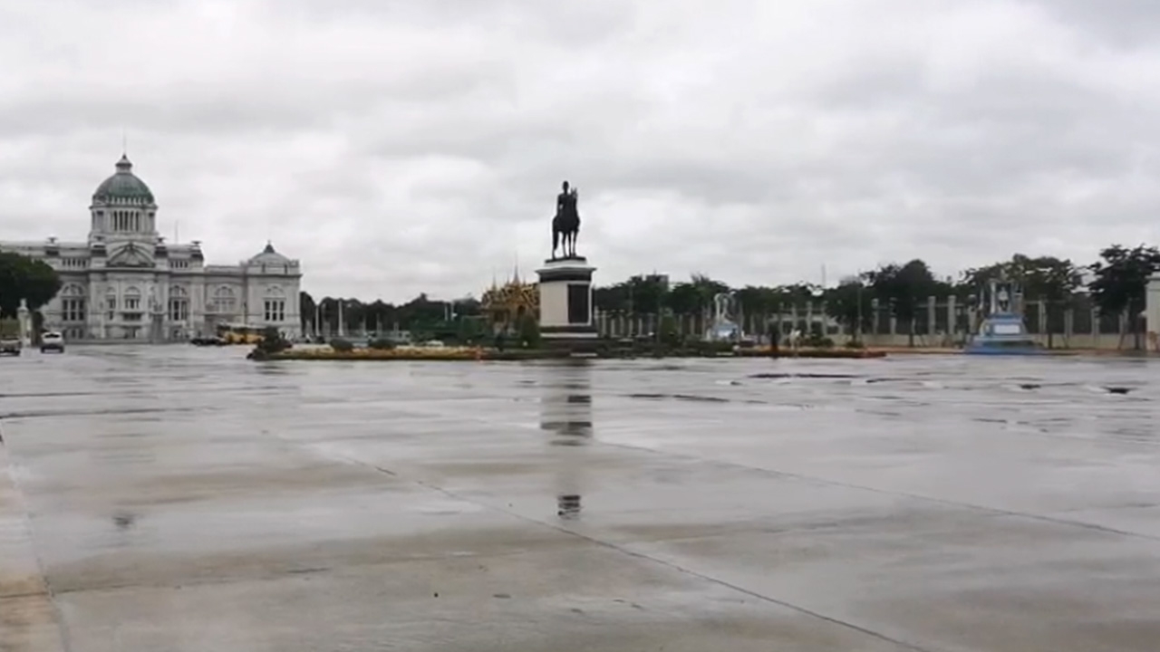 ทหารตั้งรับ ขนแท่งแบริเออร์ยักษ์ ปิดลานพระรูป หวั่นม็อบเดินยั่วยุ