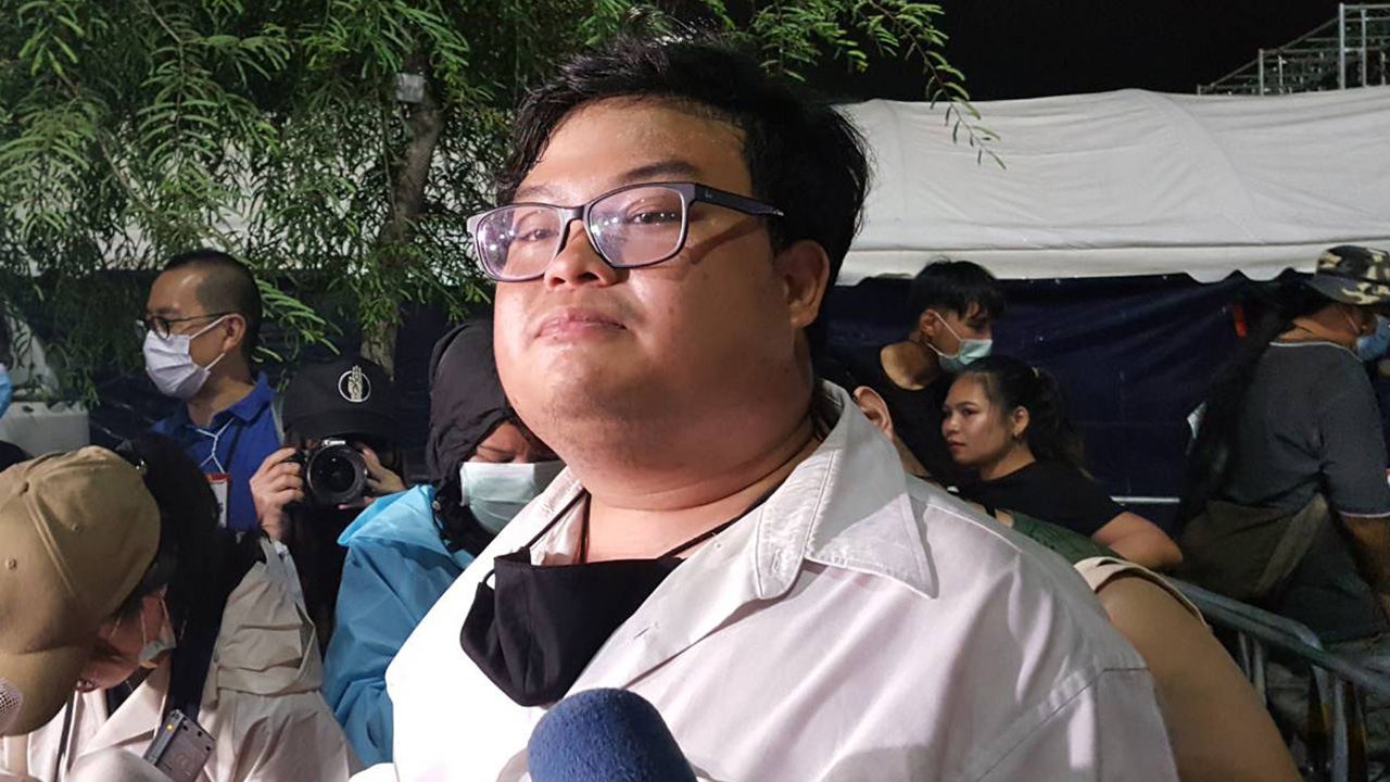 “เพนกวิน” ยันพรุ่งนี้เคลื่อนไปทำเนียบฯ ขับไล่รัฐบาล จับตาไฮไลต์ม็อบ 3 ทุ่ม