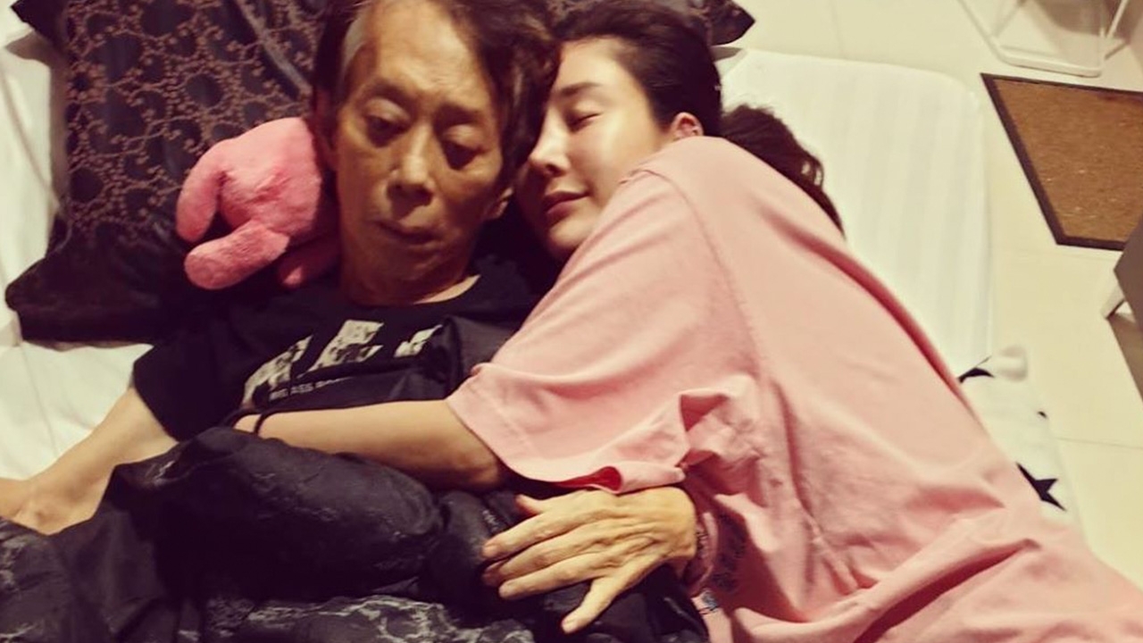 คนใกล้ชิดเผยสภาพจิตใจ แตงโม นิดา หลังพ่อจากไปด้วยอาการติดเชื้อในกระแสเลือด