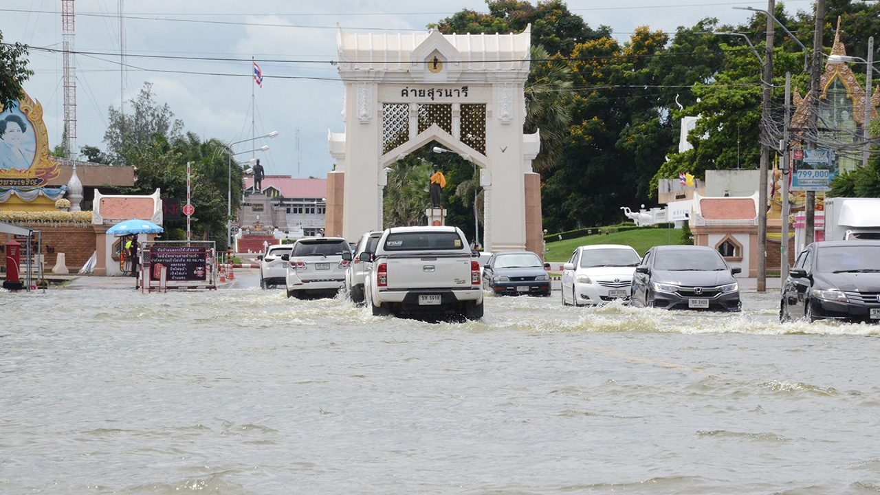 โคราชอ่วม พายุโนอึลทำฝนตกหนัก น้ำท่วมขัง ผู้ว่าฯ เร่งเข้าช่วยด่วน