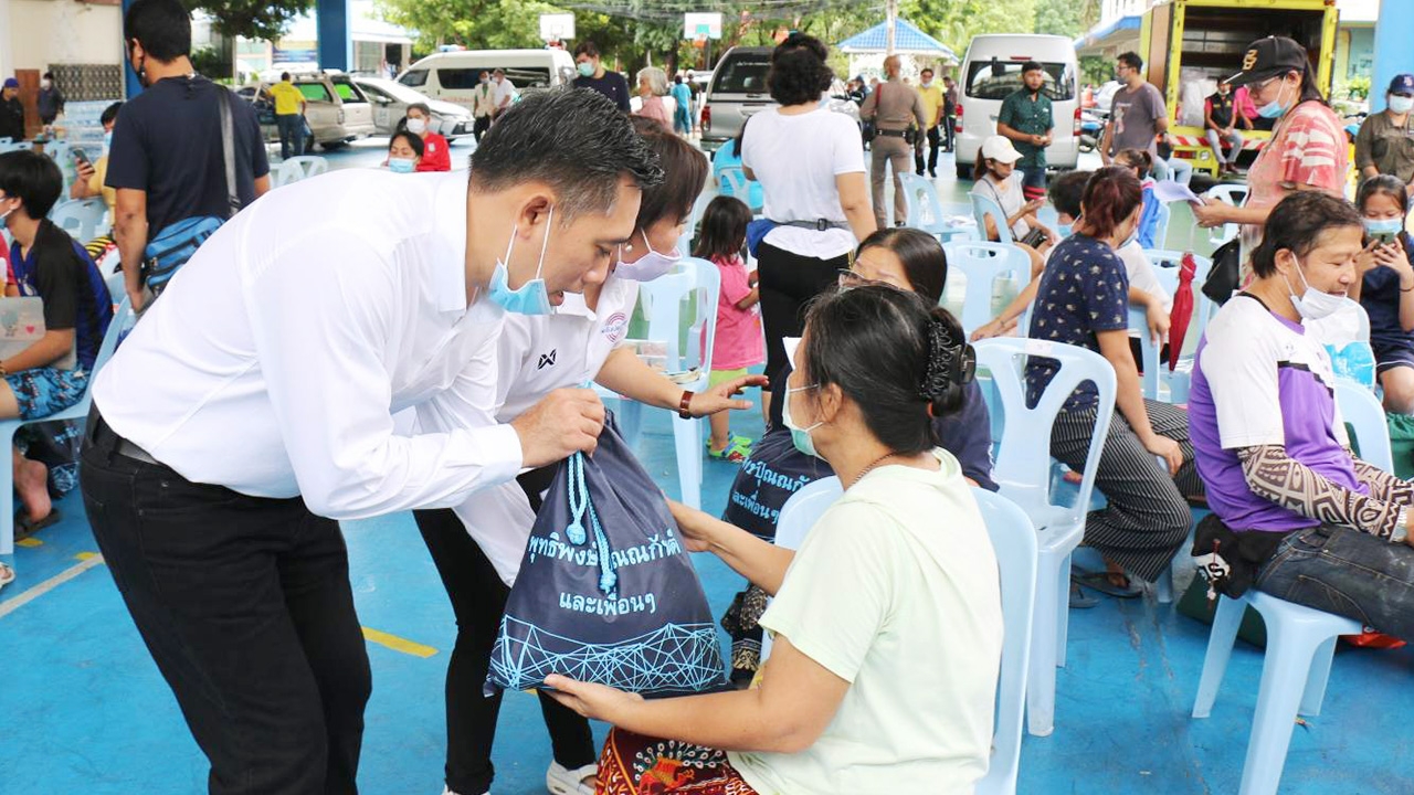 ทีม พปชร.ดอนเมือง ลงช่วยเหลือให้กำลังใจผู้ถูกเพลิงไหม้ ซ.เชิดวุฒากาศ 7