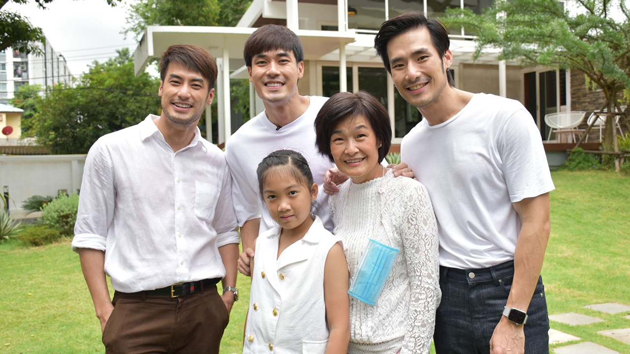 ภาพบรรยากาศ บอย ปกรณ์ จัดทำบุญเปิดตัวสตูดิโอคุณแม่อย่างเป็นทางการ