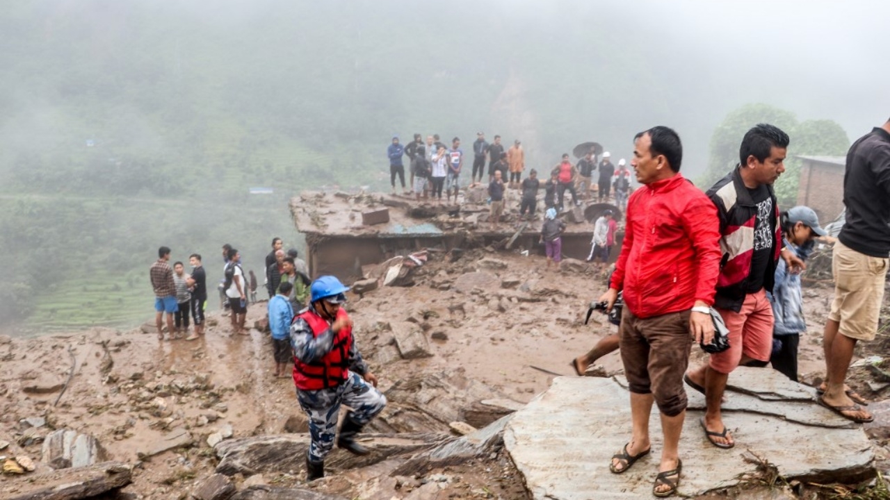 ดินถล่มเนปาล คร่าอย่างน้อย 12 ศพ สูญหายกว่า 20 ราย
