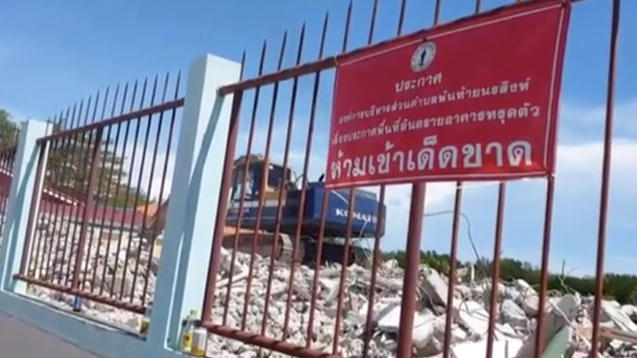 ทุบแล้วหอพักป้าเยี่ยม วิศวกรกรมโยธาฯ รุดตรวจฐานรากหาสาเหตุตึกทรุดตัว