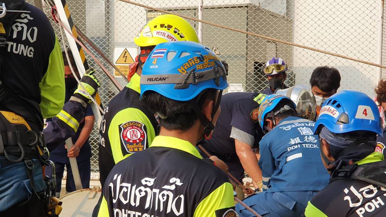 3 คนงานดับสลด ตกบ่อเกรอะบริษัทย่านลาดหลุมแก้ว ยังไม่ชัด ฤทธิ์แก๊สไข่เน่า