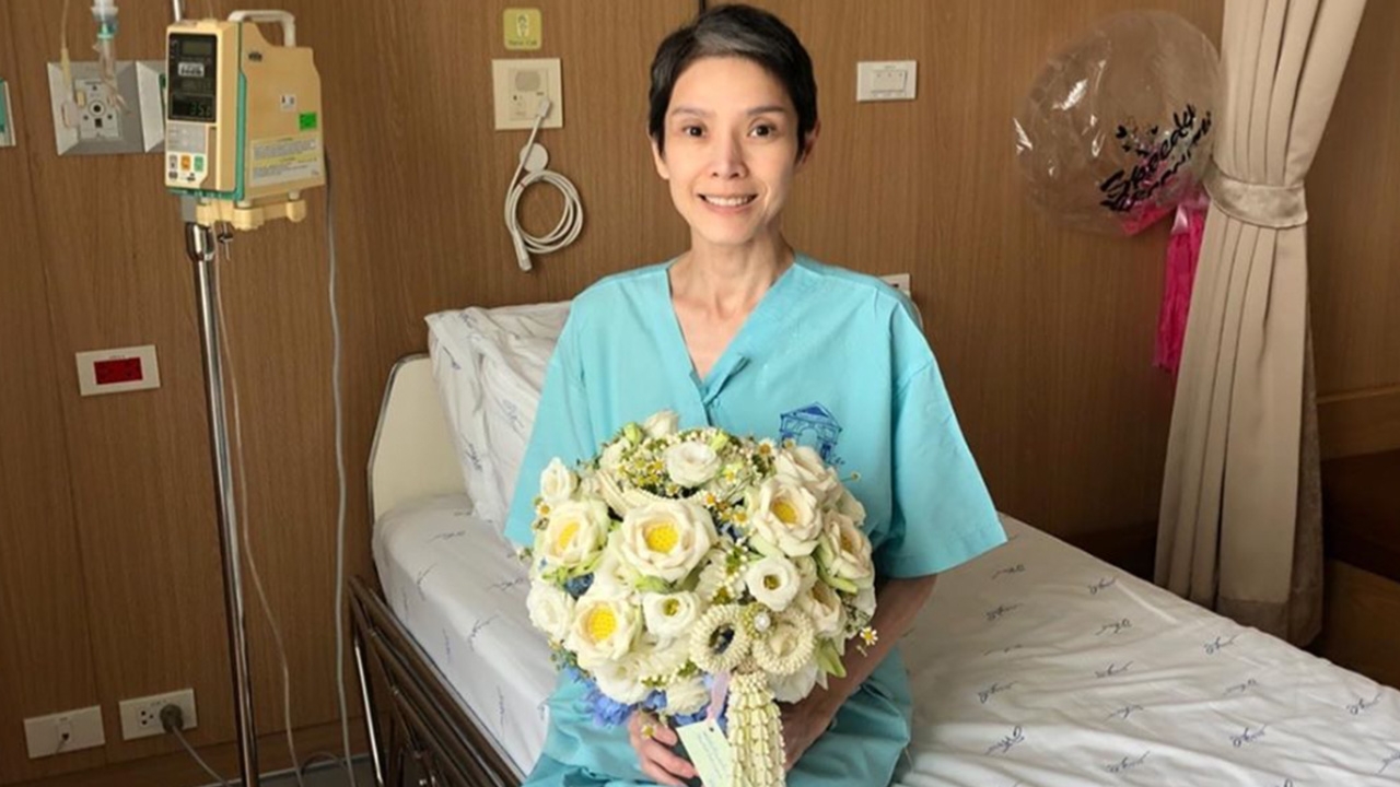นิ้ง กุลสตรี บอกรักทุกคน ยิ้มสู้แม้ป่วยหนัก กำลังใจดีจากคนรอบข้าง
