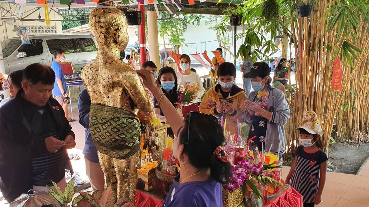 ลือสนั่น "ไอ้ไข่" วัดหนองแฟบ ให้โชคถูกที่ 1 ชาวบ้านรู้ แห่กราบขอเลข