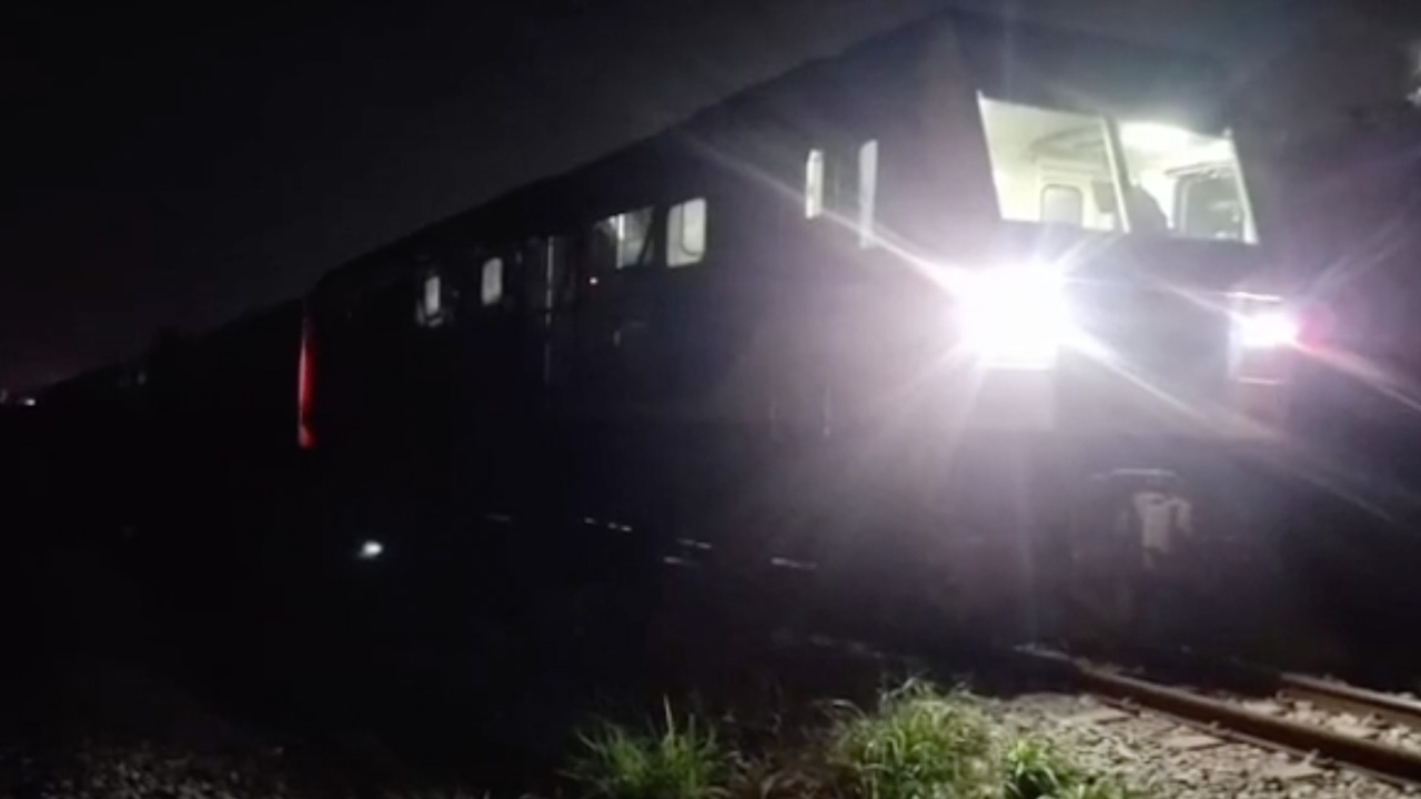 หนุ่มก่อสร้างซดเหล้าเมาแอ๋ หลับกลางรางรถไฟ ม้าเหล็กวิ่งทับร่างดับสลด