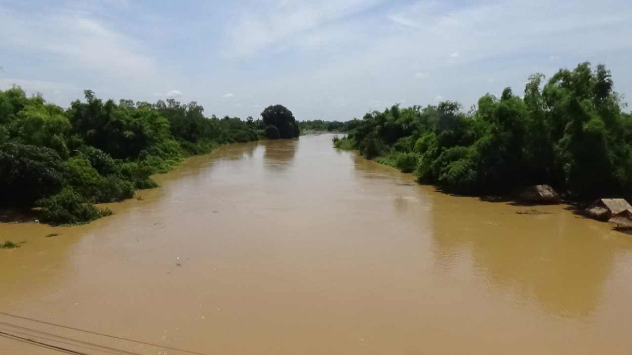 แม่น้ำยมลดระดับ ไหลลงทุ่งบางระกำ-พรหมพิราม รองรับกว่า 60 ล้าน ลบ.ม.