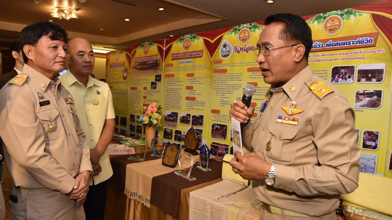 อธิบดีปศุสัตว์ นำทีมชมบูธแสดงผลงาน และเปิดสัมมนาติดตามผลที่ขอนแก่น