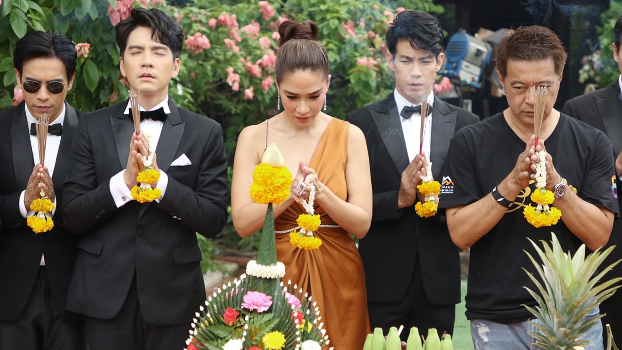 "พลอย เฌอมาลย์" นำทีมบวงสรวง "เรยา" พร้อมกลับมาถ่ายทำเต็มรูปแบบอีกครั้ง