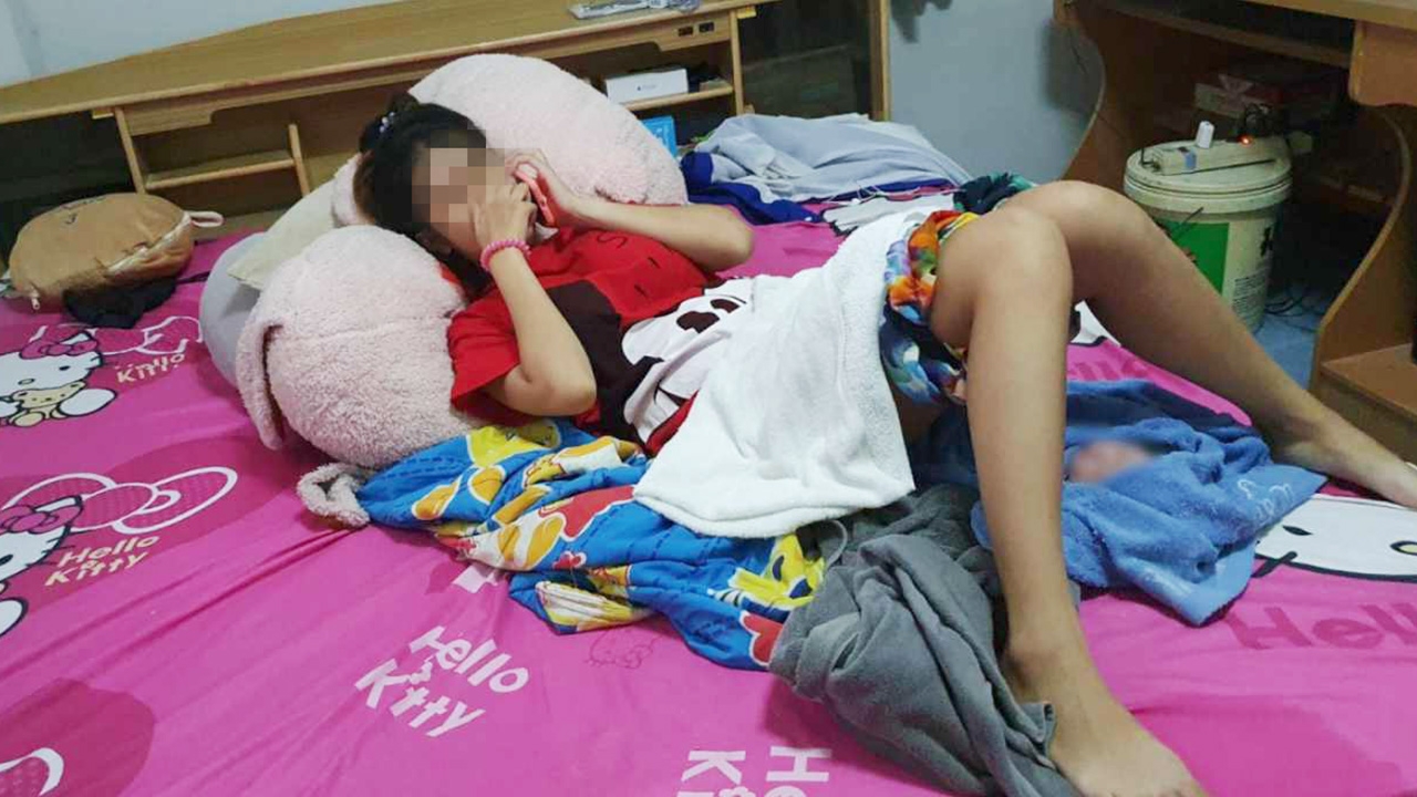 สาว 23 สุดอั้น คลอดบนที่นอน เพื่อนบ้านมาช่วย แอบเล็ง "เวลาตกฟาก" 