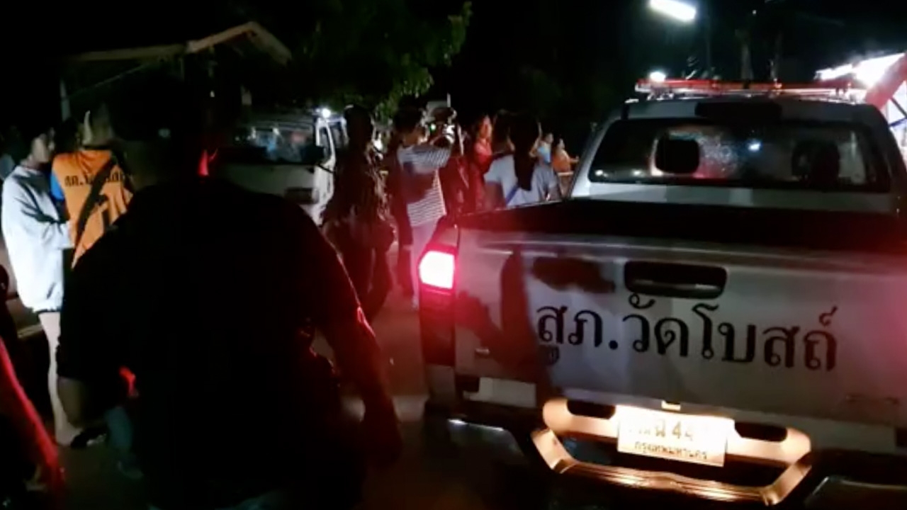 แก๊งโจ๋ฉุนค้าง ซิ่ง จยย.ยิงขู่ชาวบ้าน พลาดถูกเพื่อน 3 นัด ดับคาที่ 