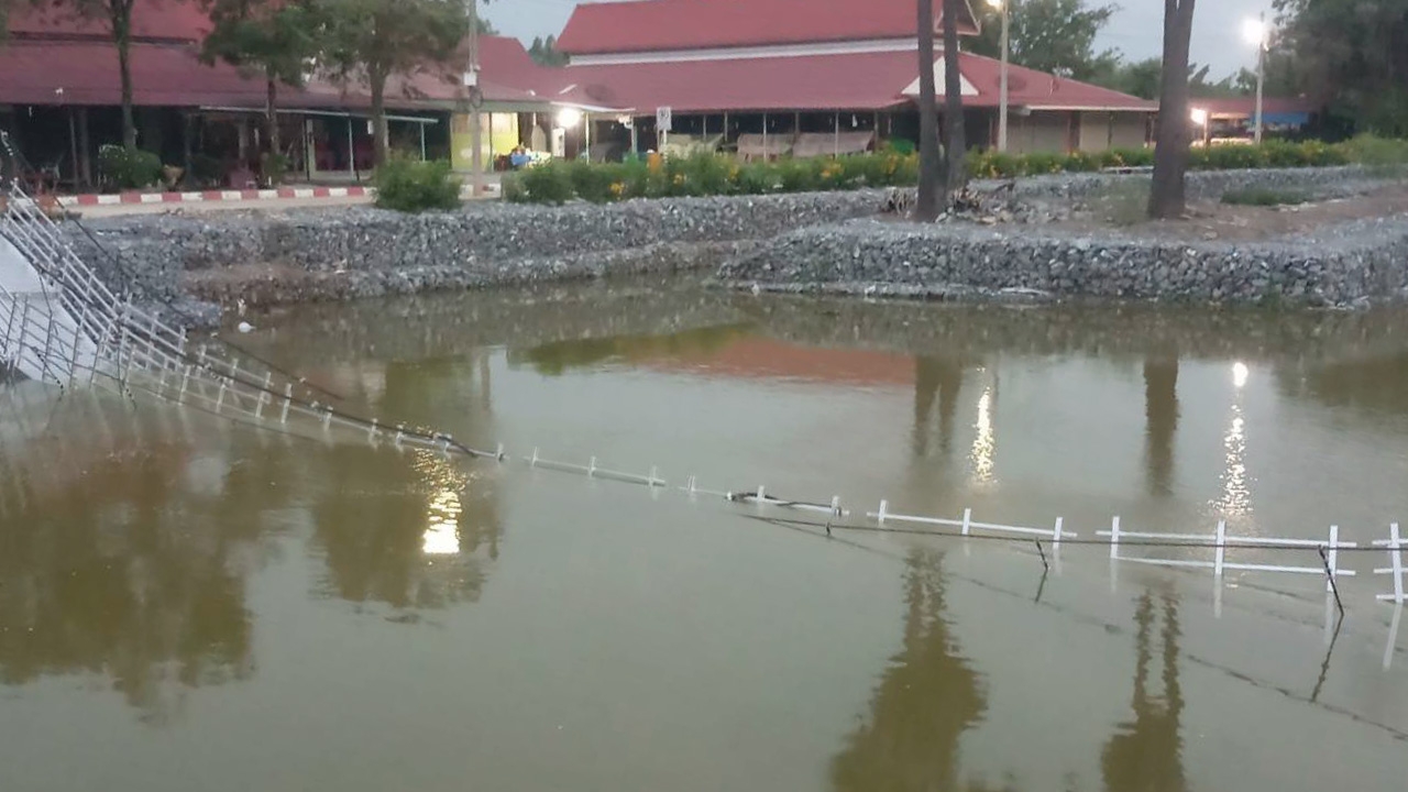 สะพานแขวนเชื่อมนรกภูมิ วัดไผ่โรงวัวถล่มจมน้ำ พระเจ็บ 3 กั้นเป็นเขตอันตราย