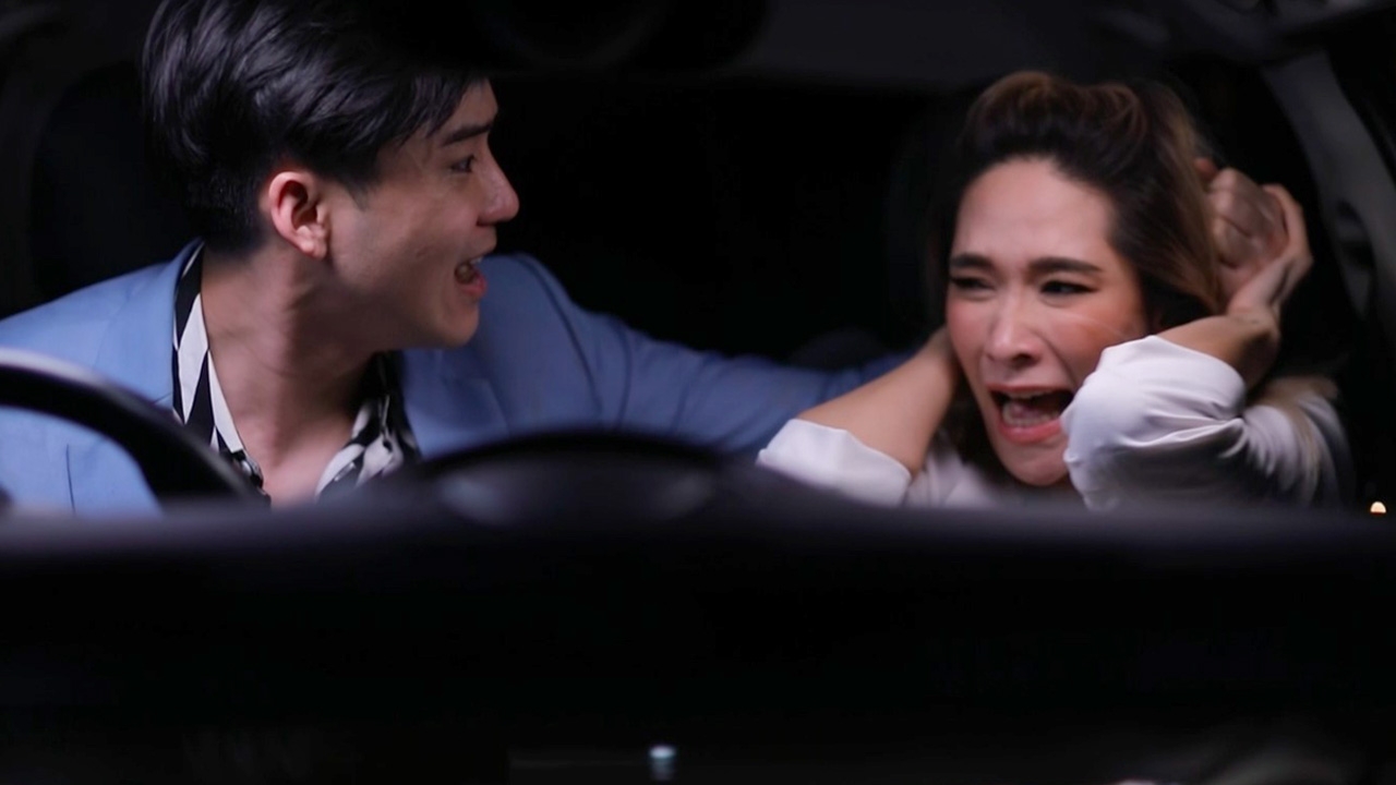 “นิวาส” เลือดขึ้นหน้า ลาก “พลับพลา” ไปตบกลางลานจอดรถ ใน "เพลิงนาง EP.8"