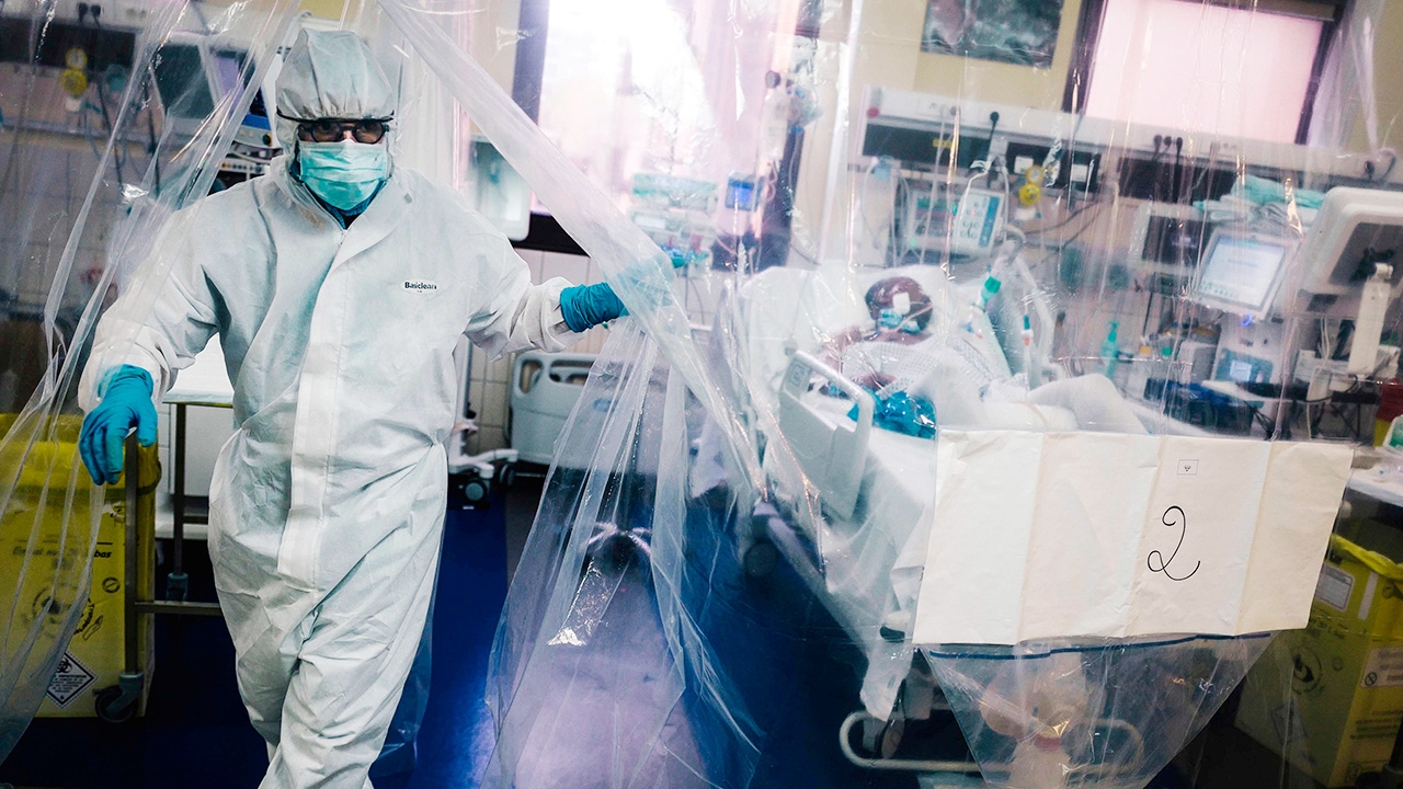 ฝรั่งเศสระส่ำ ติดโควิดวันเดียวเกือบ 10,000 ราย เล็งออกมาตรการใหม่