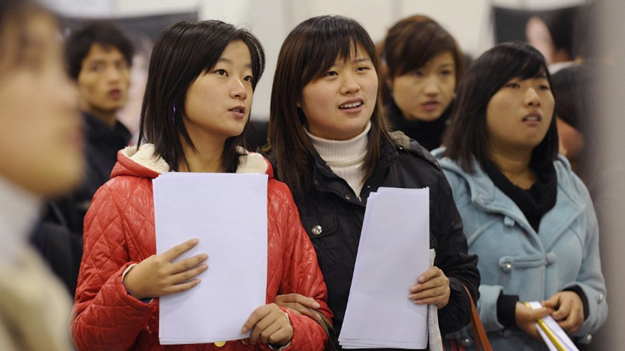 ปักกิ่งขู่ตอบโต้ ฉุนสหรัฐฯ สั่งถอนวีซ่า นักศึกษา-นักวิจัยจีน 1,000 คน