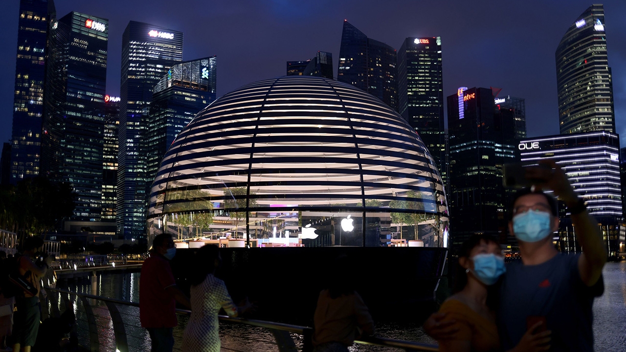 Apple Store ลอยน้ำแห่งแรกของโลกในสิงคโปร์ เปิดบริการแล้ว