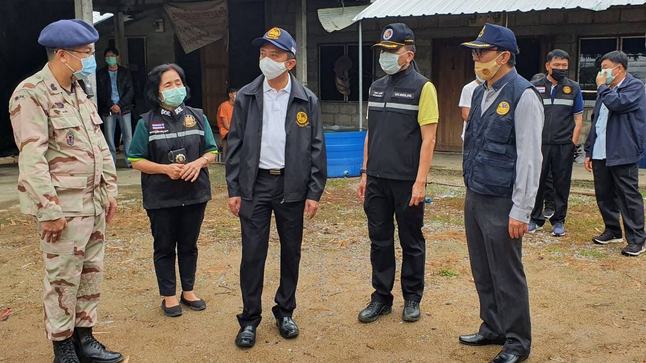 ผู้ว่าฯ ลำพูน นำทีมปกครองสแกนที่พักต่างด้าวใน อ.ป่าซาง ป้องกันโควิดระบาด