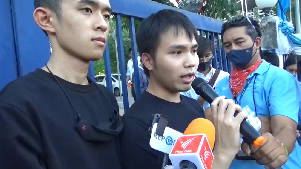 ศาลปล่อยตัว "ฟอร์ด-เจมส์" หลังโดน 7 ข้อหา พร้อมสั่งห้ามทำผิดอีก