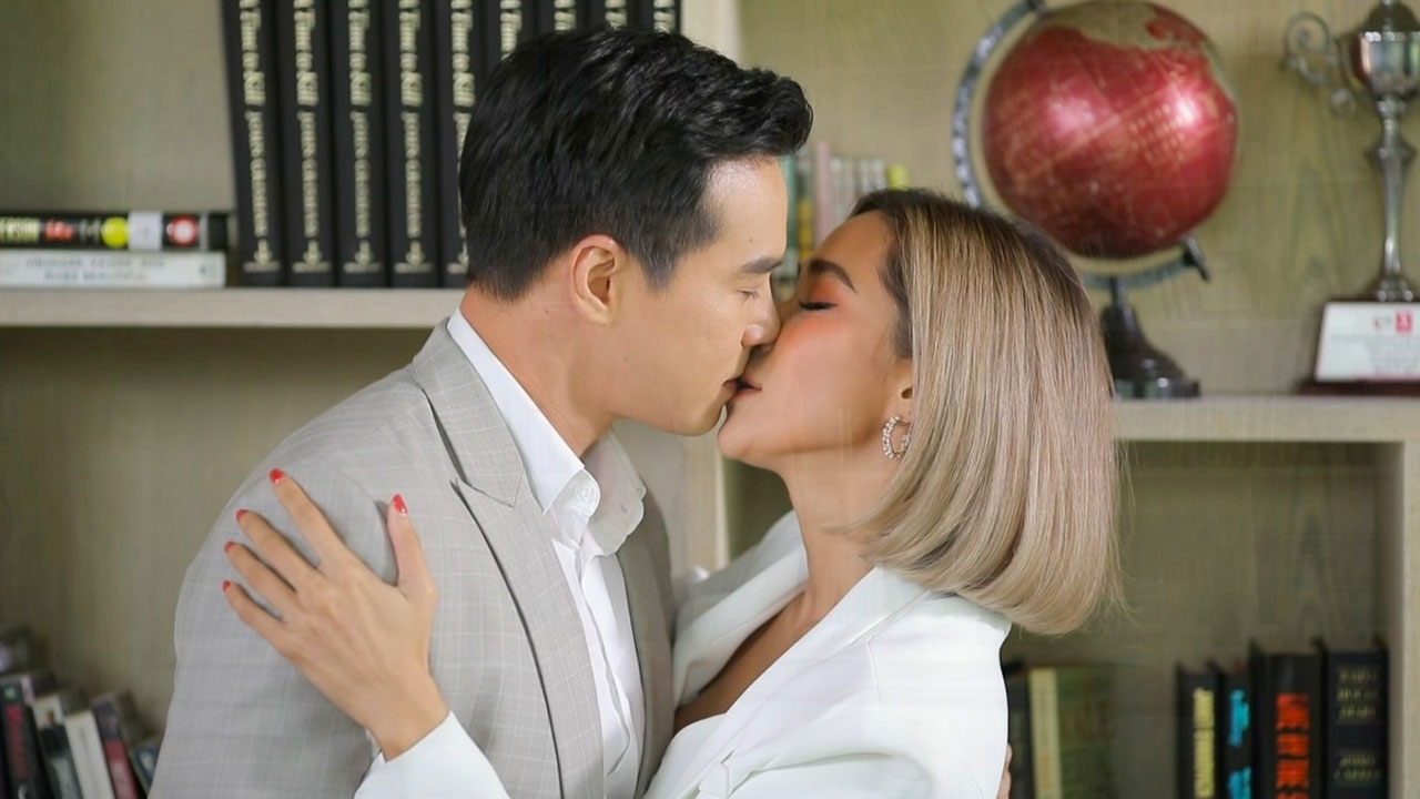 "พลอย" อ่อยเบอร์แรง จูบหวาน "ปีเตอร์" กลางห้องทำงาน ใน "เพลิงนาง EP.5"