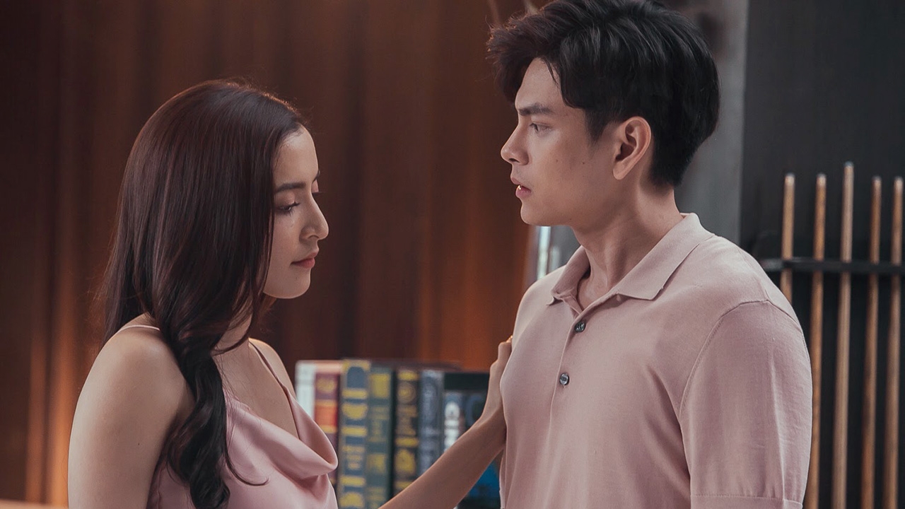 พิงกี้ งัดมารยาหญิง เขี่ย เอี๊ยง ให้พ้นทางใน "คลับฟรายเดย์เดอะซีรีส์ 12" ตอน รักซับซ้อน