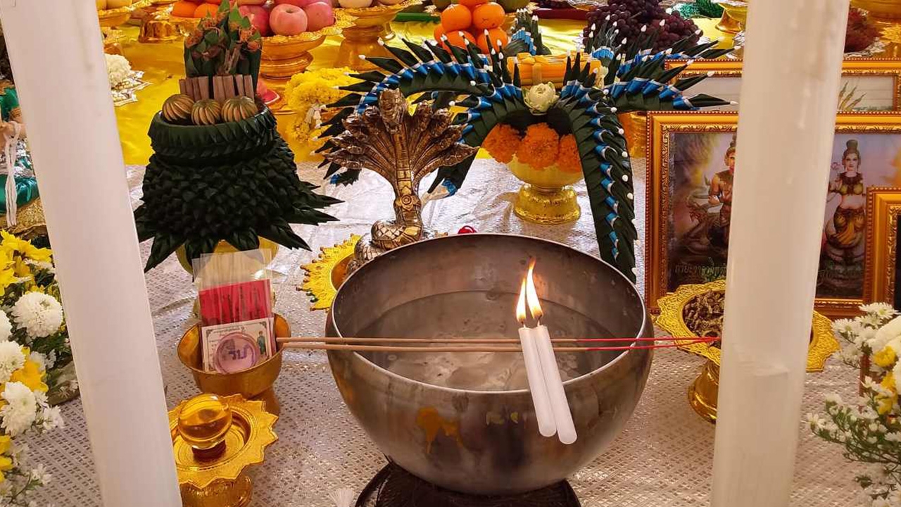 ทุ่มครึ่งล้าน แก้บนที่คำชะโนด ฉายหนังถวาย 7 วัน คอหวยเห็นเลขในขัน 