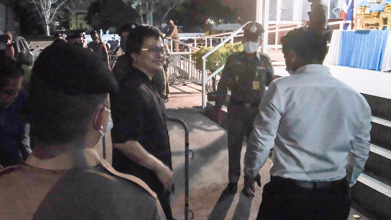 ตำรวจไม่ให้ประกันตัว “ทนายอานนท์” เผยโดนรวบเพิ่มอีก 2 แกนนำม็อบปลดแอก