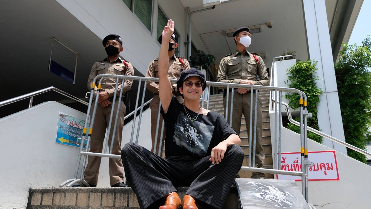 "แอมมี่" โผล่ให้กำลังใจ "ฮอคกี้" แร็ปเปอร์เพลง "ประเทศกูมี" หลังถูกตำรวจจับ