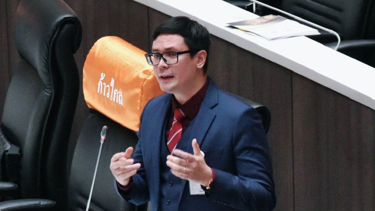 "รังสิมันต์" ซัดรัฐบาล ย้อนแย้ง บอกยินดีฟังความเห็นนศ. แต่ไล่จับแกนนำ
