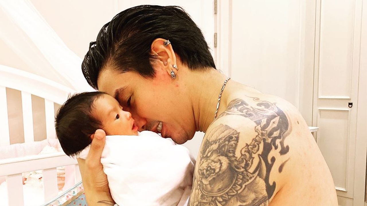 พ่อแมน ร่ายมนตร์ใส่ลูกสาวหลับปุ๋ยเลย คุณแม่ เห็นแล้วฟินสบายตัว