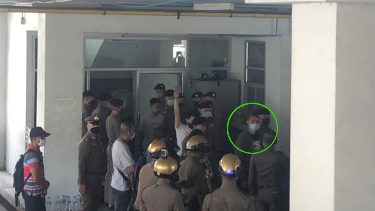 ภรรยาโพสต์ภาพ "ฮอคกี้" แร็ปเปอร์เพลง "ประเทศกูมี" ถูกคุมตัวไปศาล 