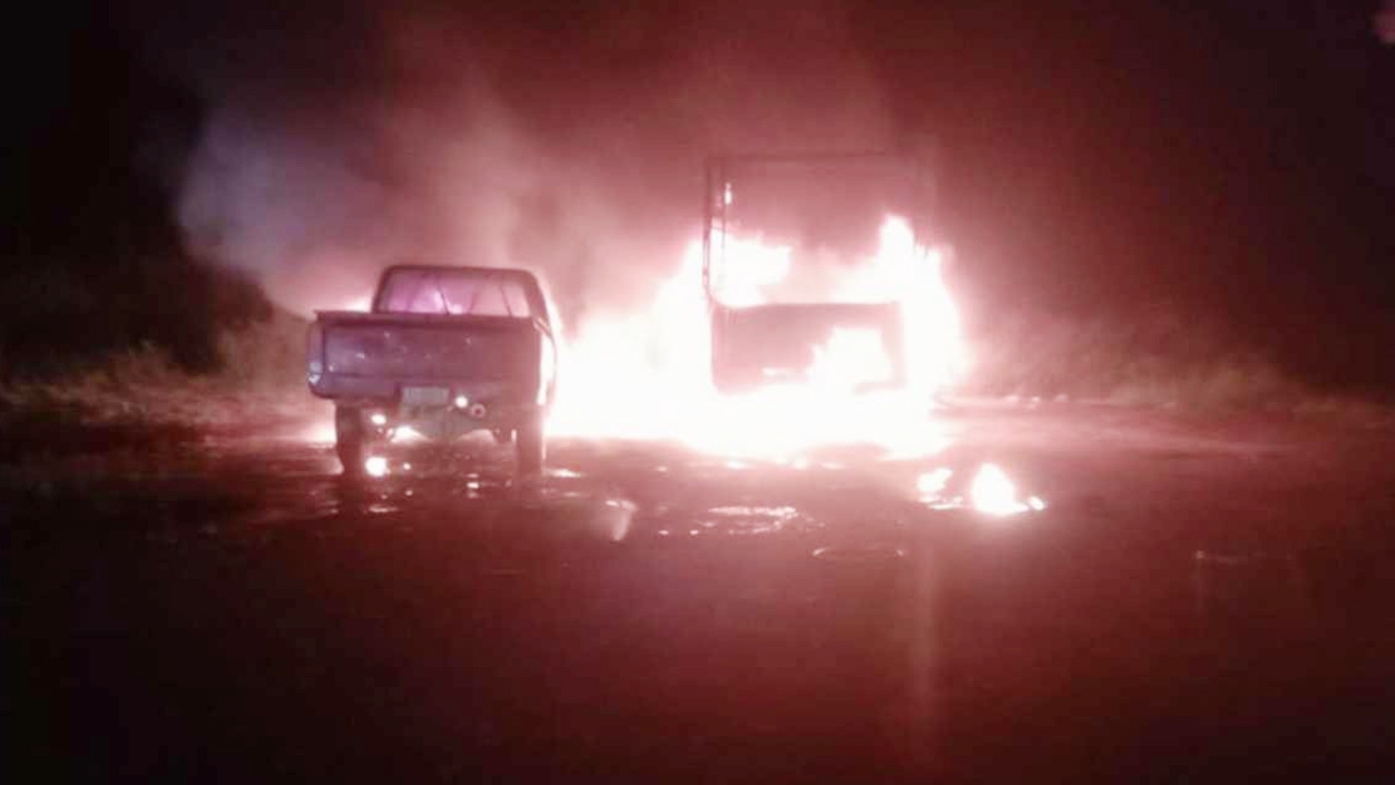 หนุ่มม้งเครียด ถูกโกงมะเขือเทศ เผารถวอด 2 คัน ตัวเองโดนย่างสดดับสลด