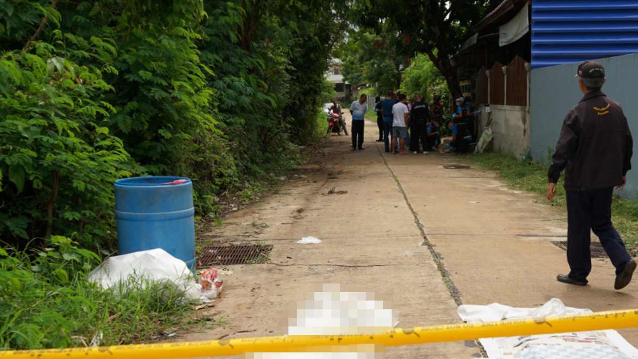 โหดจัดลุง 64 ด้ามขวานทุบหัวหนุ่ม 46 ดับ ลากศพทิ้งข้างถังขยะ