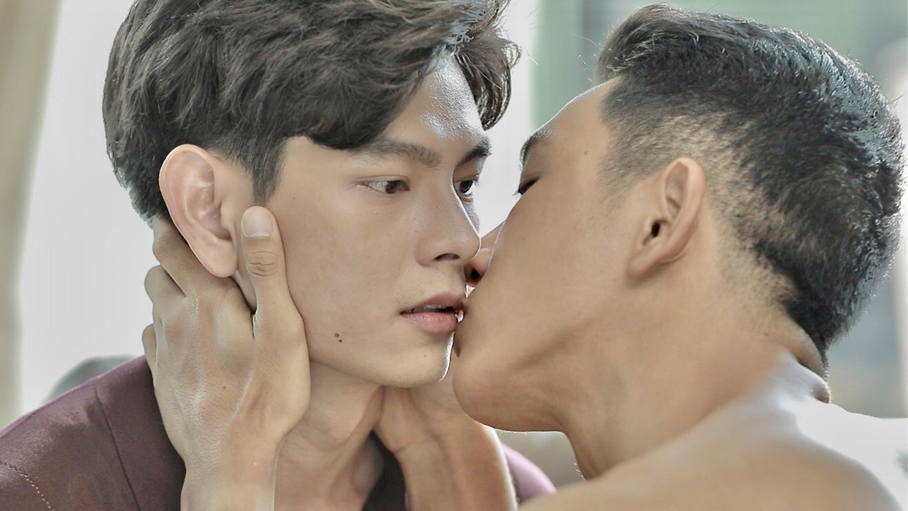 เปิดฉากแซ่บ กอล์ฟ สายรุกจูบจริง เอี๊ยง ใน "คลับฟรายเดย์เดอะซีรีส์ 12" ตอน รักซับซ้อน