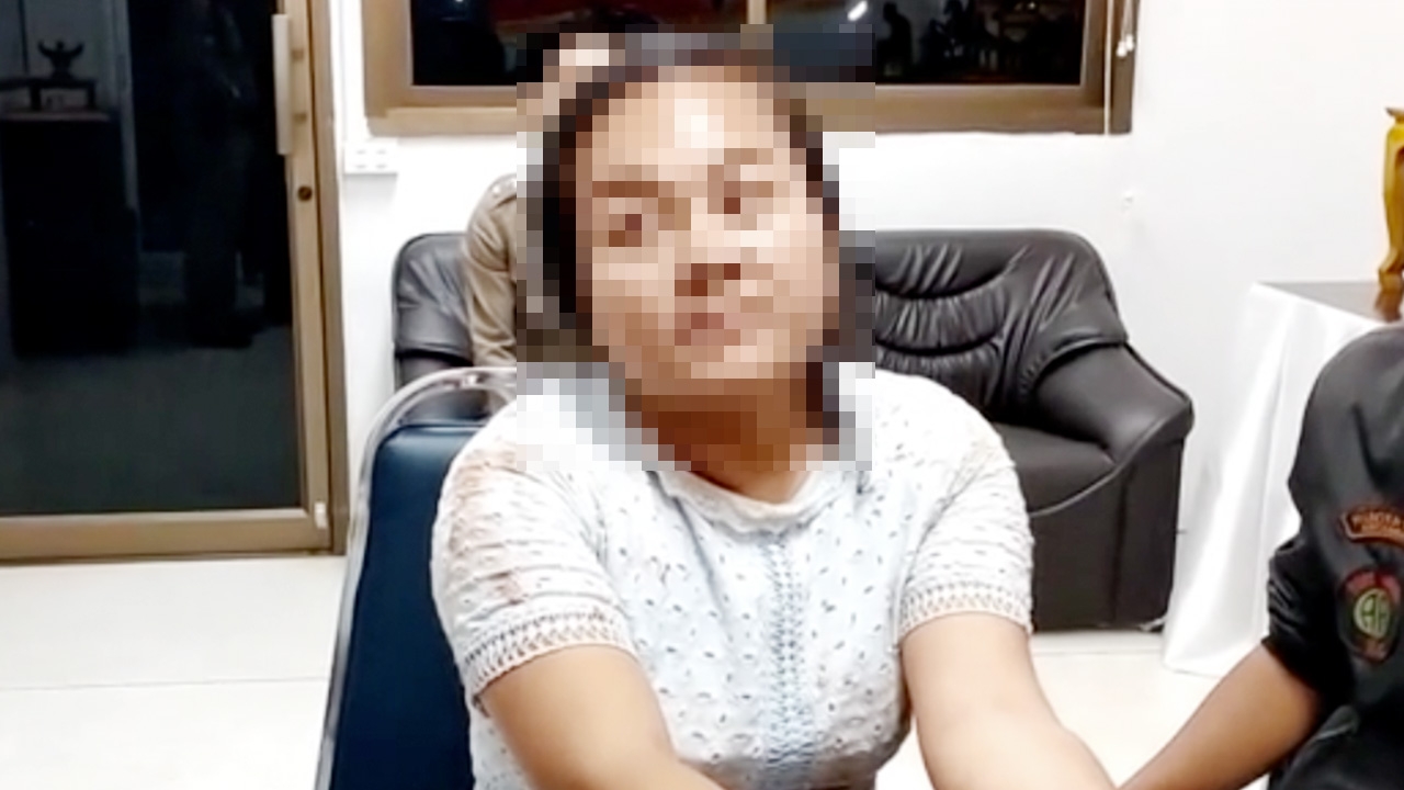 เมียเอะใจผัวมีกิ๊ก บึ่งรถมาดูกลางดึก เจอภาพบาดตาคาบ้าน เดือดแทงสาวดับ