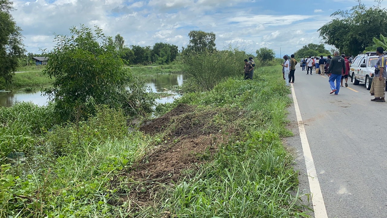 กระบะเสียหลักตกคลองที่นครนายก โชคดี 5 ชีวิตหนีทัน เผยเปิดกระจกก่อนรถจม