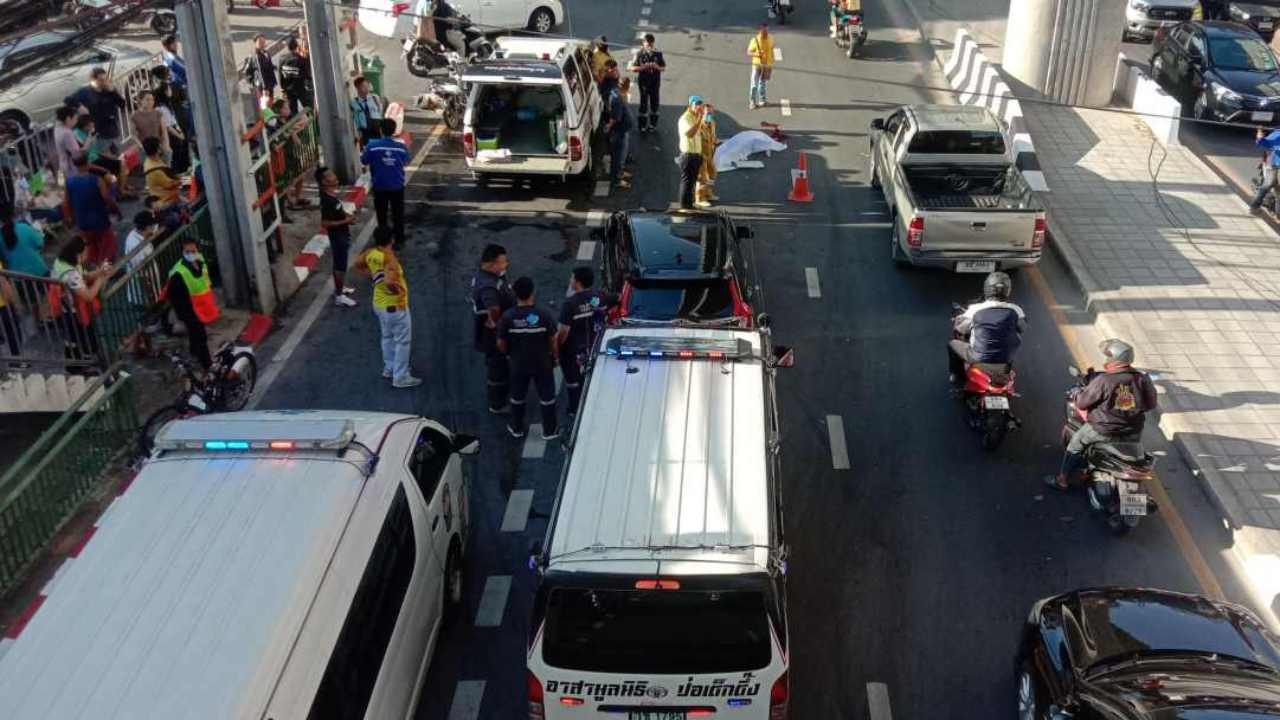 สาว 28 ซวยซ้ำซ้อน เมาขับชนจยย. ป้า 67 กระเด็นมาตายบนหลังคารถ 