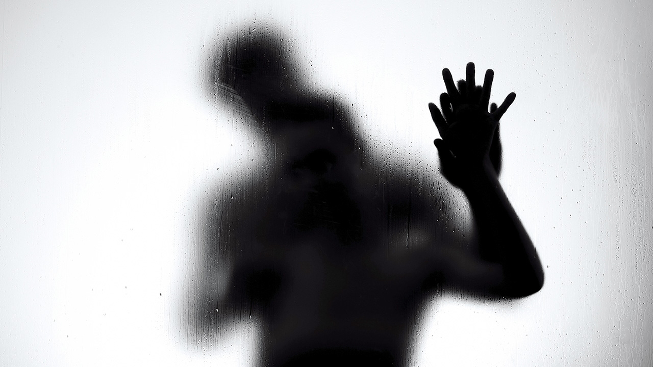 รู้ตัวแล้ว โจ๋มั่วเซ็กซ์ในห้องน้ำสาธารณะ เตือนอย่าแชร์ อาจผิด พ.ร.บ.คอมพ์